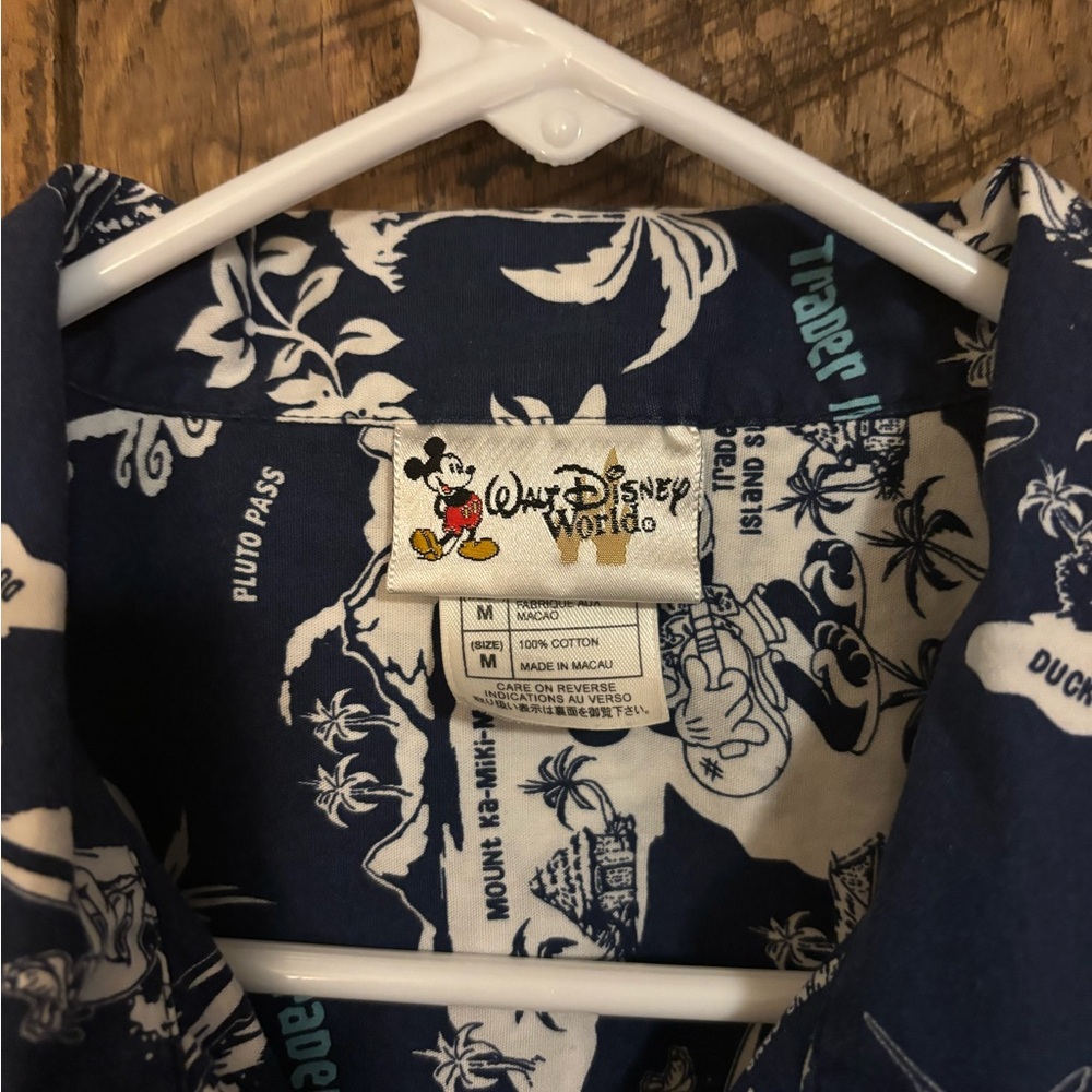 Men’s Disney “Trader Mick’s Island” button down shirt - Picture 3 of 3